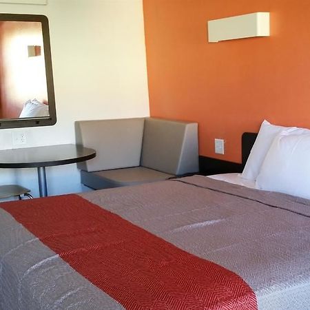 Motel 6-Blue Springs, Mo Kültér fotó